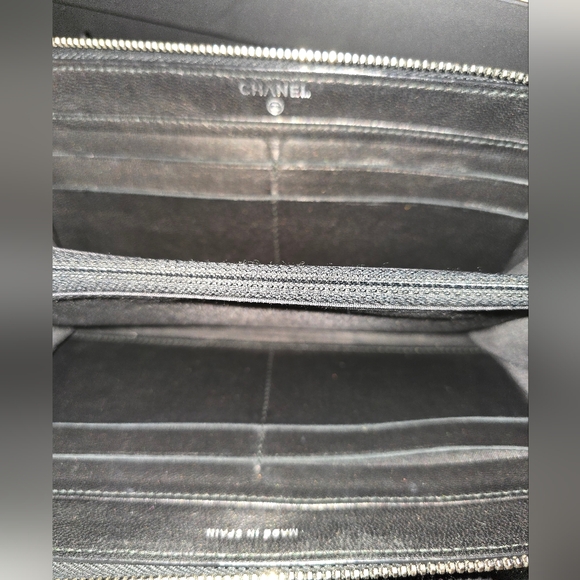 AUTHENTIC Chanel Black Patent Zip around Wallet - Picture 5 of 9